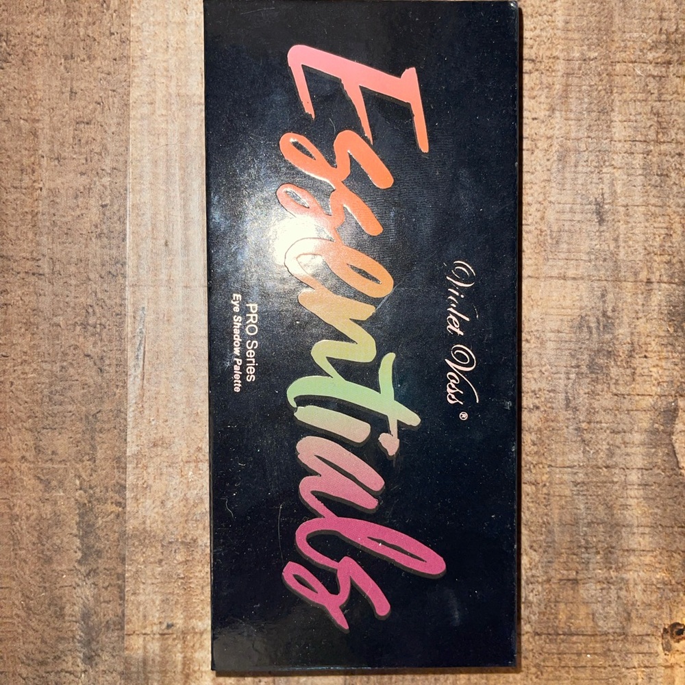 Voilet Voss “Essentials”